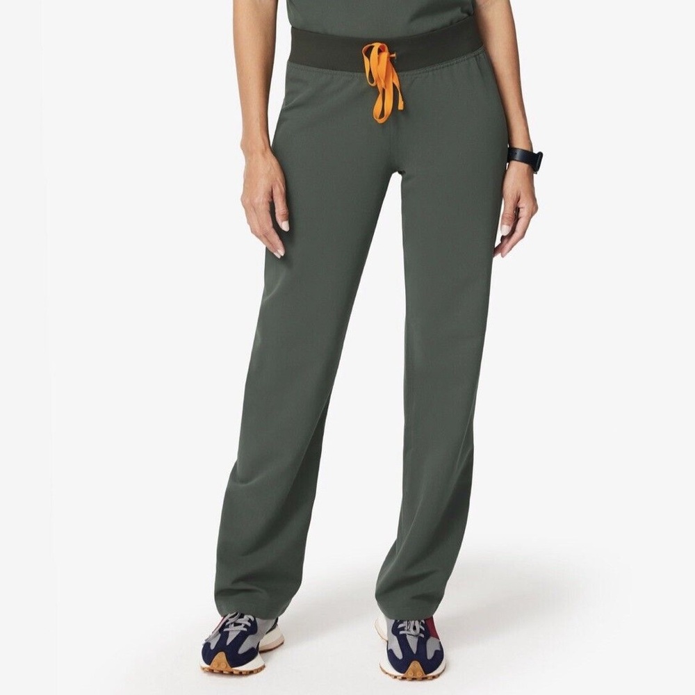 Figs Women’s Livingston Basic Scrub Pants Moss Limited Ed. Size Medium petite